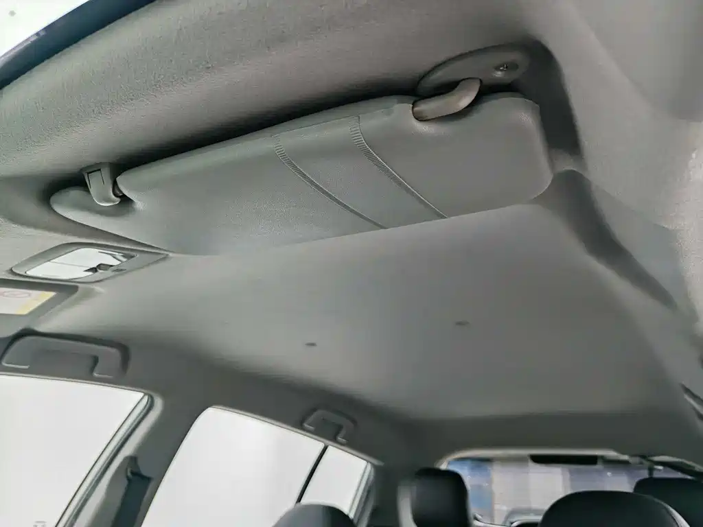 Toyota Yaris L 2020 — фото 11