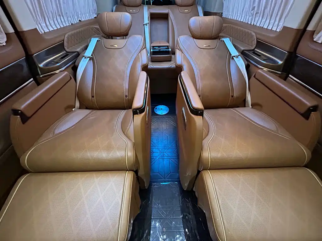 Mercedes-Benz V-Class 2021 — фото 27