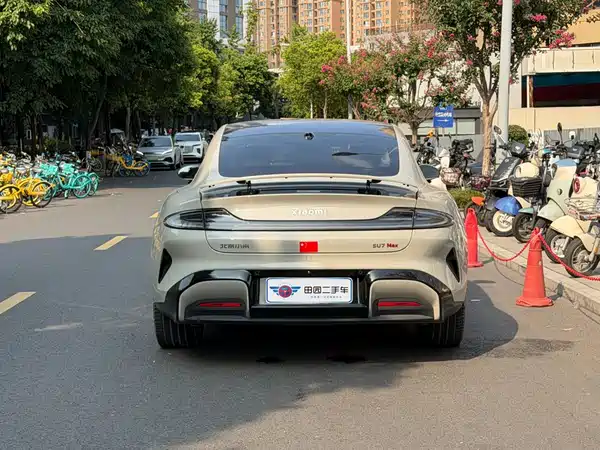 Xiaomi SU7 2024