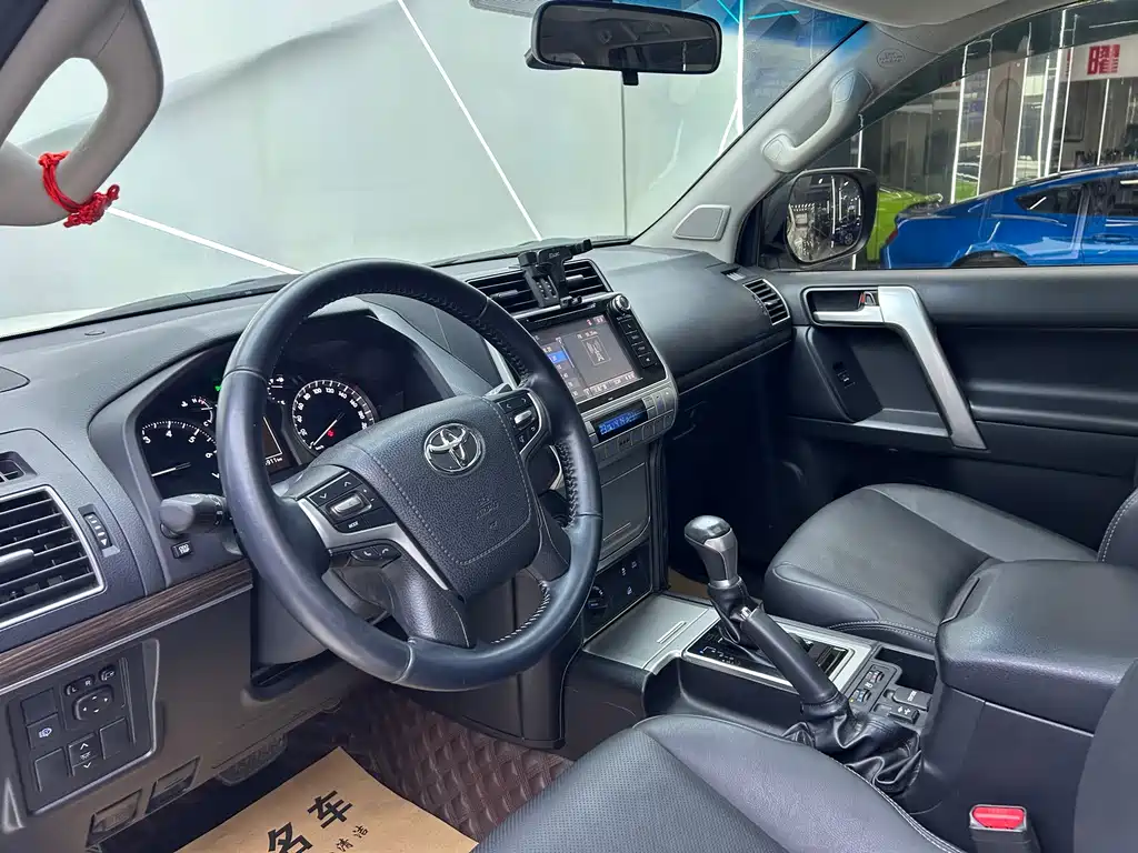 Toyota Prado 2019 — фото 9