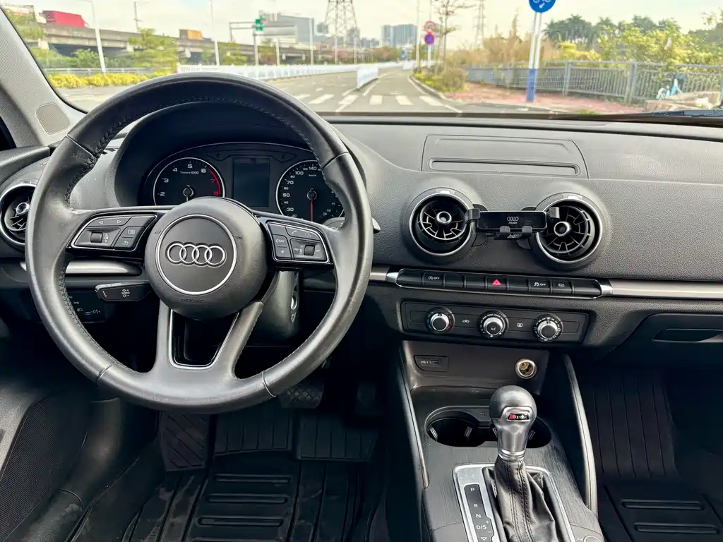 Audi A3 2019 — фото 12