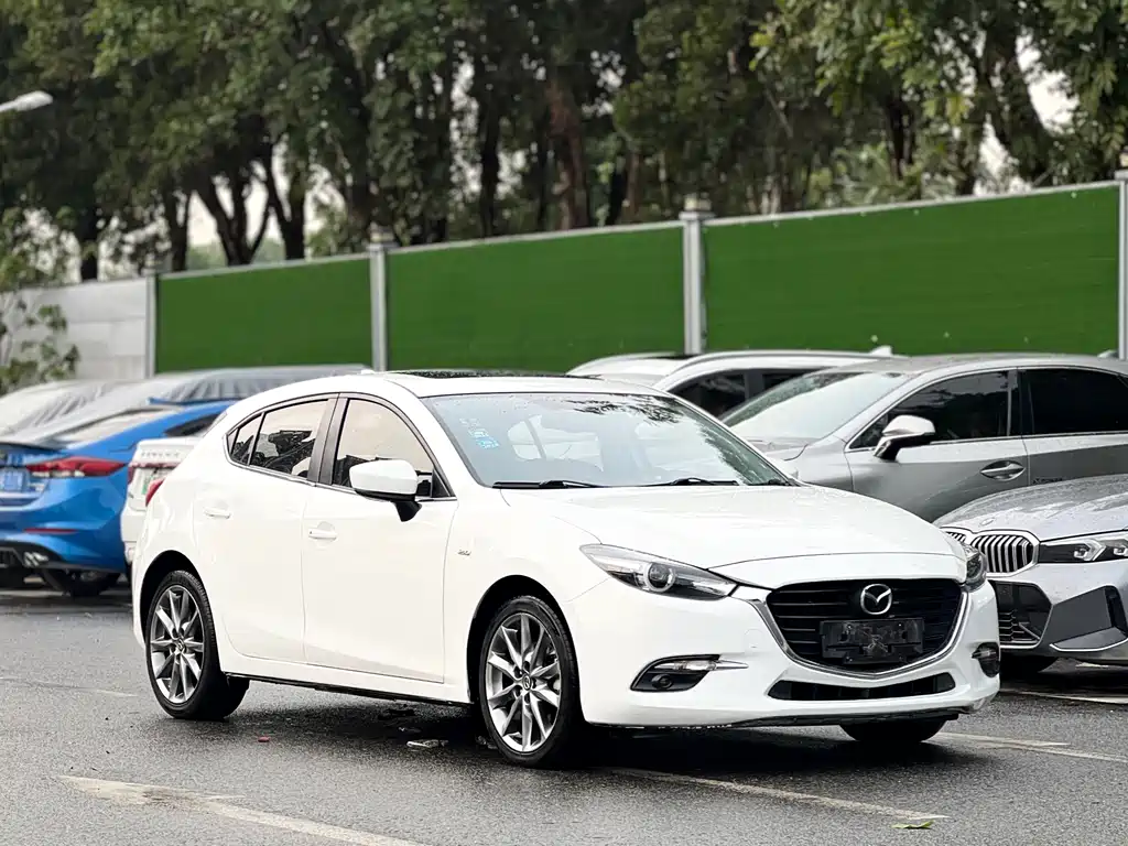 Mazda 3 Axela 2017 — фото 3
