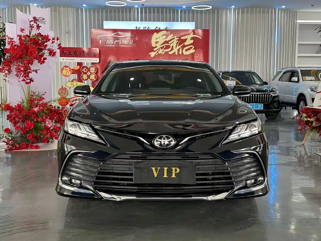 Toyota Camry 2023 — фото 2