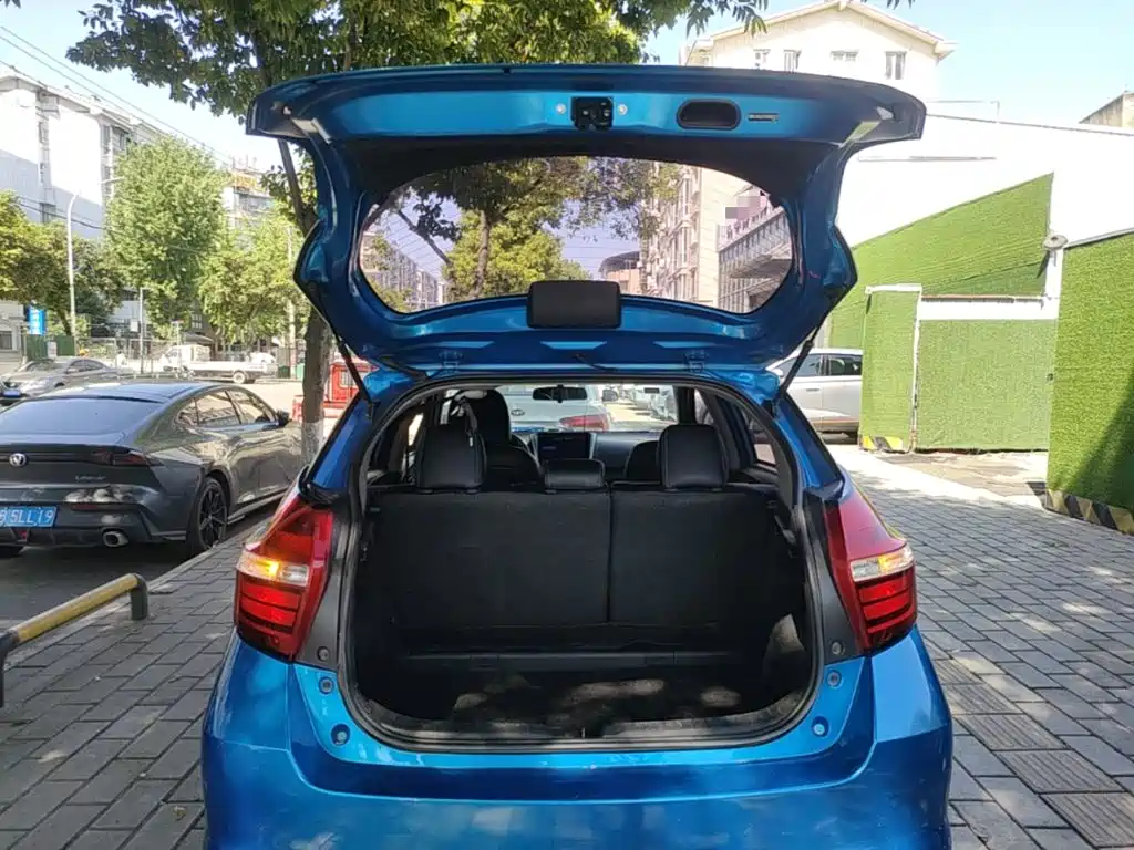 Toyota Yaris L 2019 — фото 19