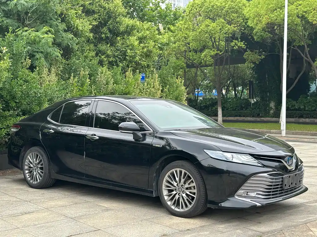 Toyota Camry 2019 — фото 3