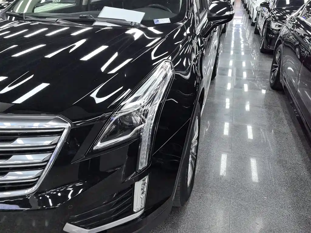 Cadillac XT5 2017 — фото 18