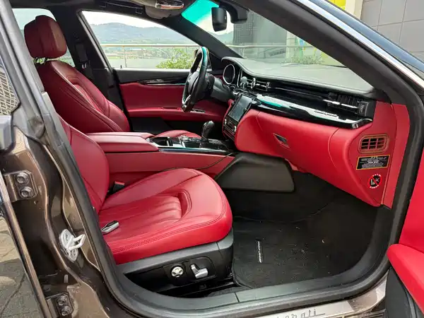 Maserati Quattroporte 2013