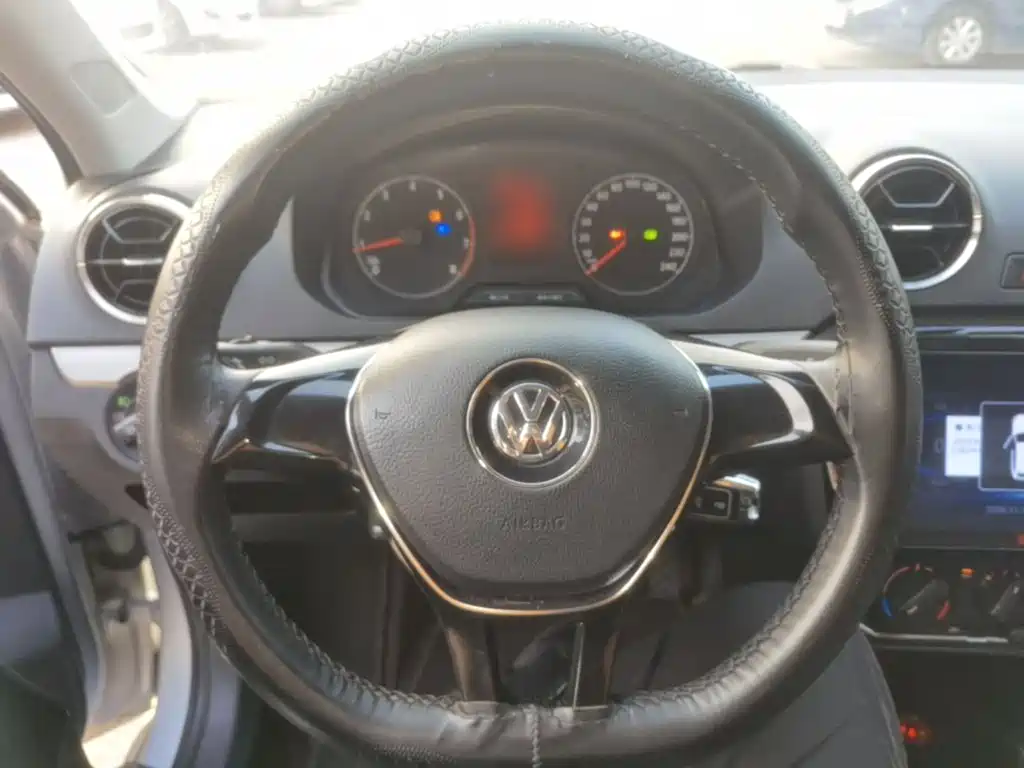 Volkswagen Jetta 2017 — фото 11