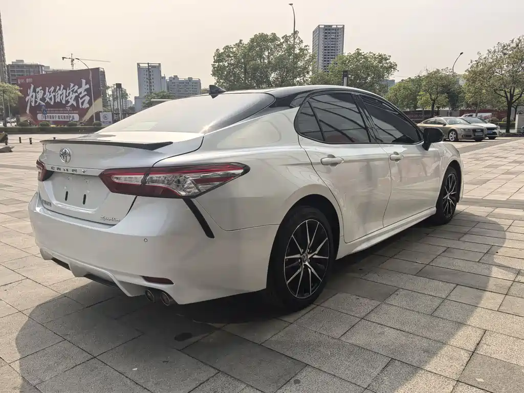 Toyota Camry 2021 — фото 10