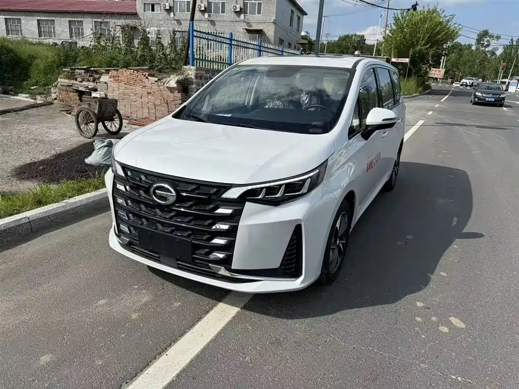 GAC Trumpchi M6 2023 — фото 1