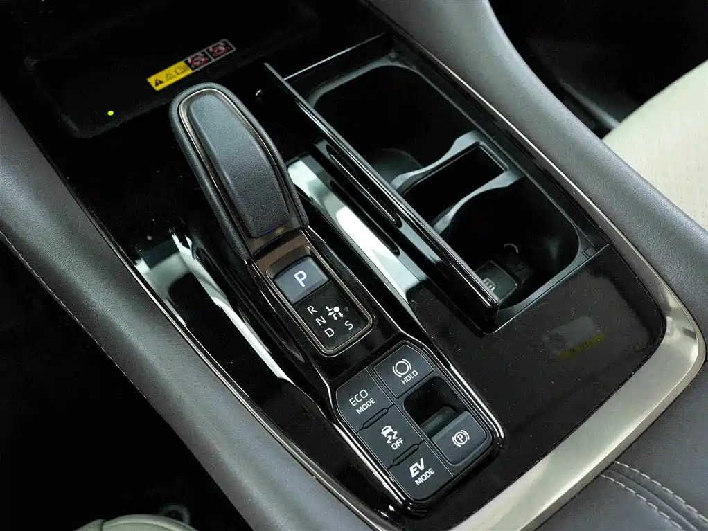 Toyota Vellfire 2023 — фото 10
