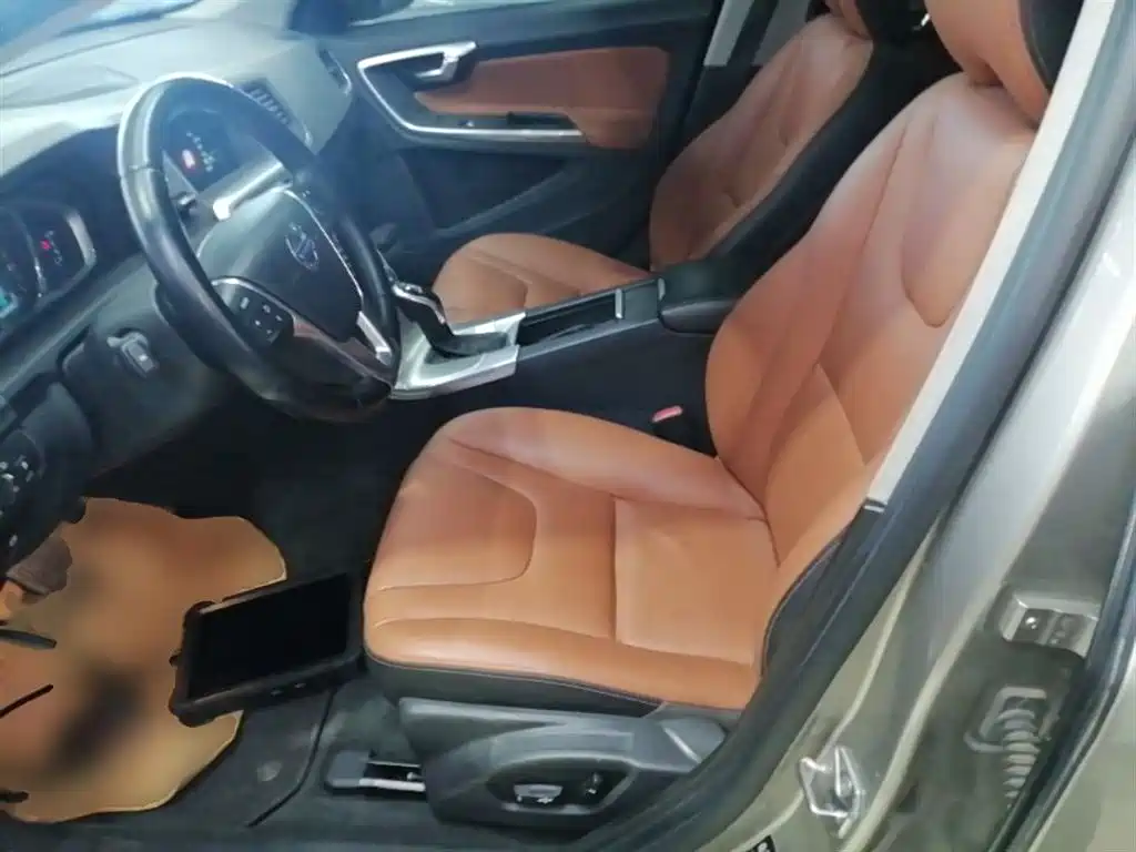 Volvo S60 2015 — фото 15