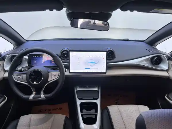 BYD Dolphin 2025