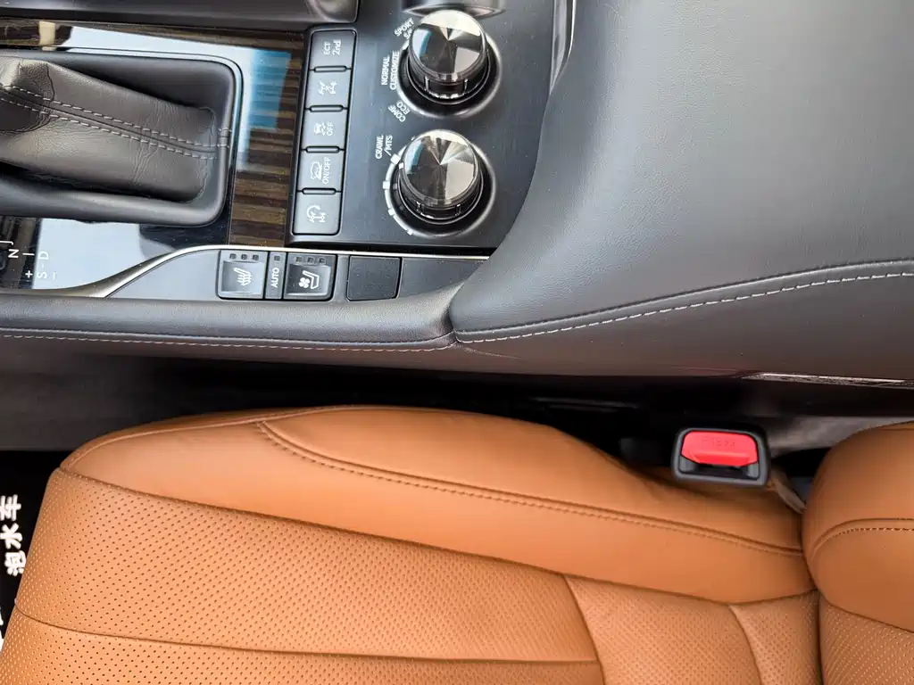 Lexus LX 2022 — фото 14