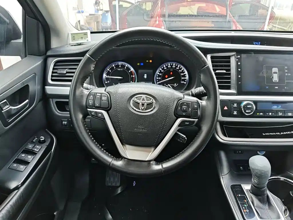 Toyota Highlander 2015 — фото 11