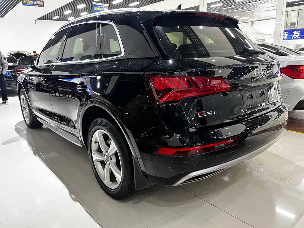 Audi Q5L 2019 — фото 8