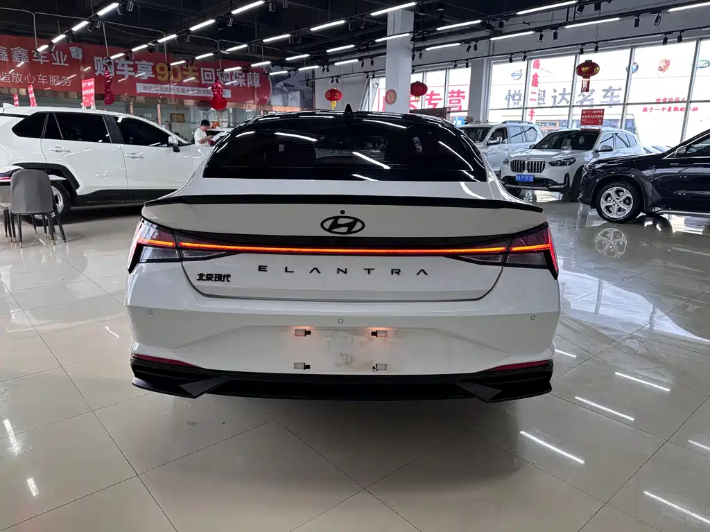 Hyundai Elantra 2022