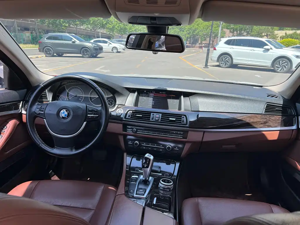 BMW 5 Series 2015 — фото 14