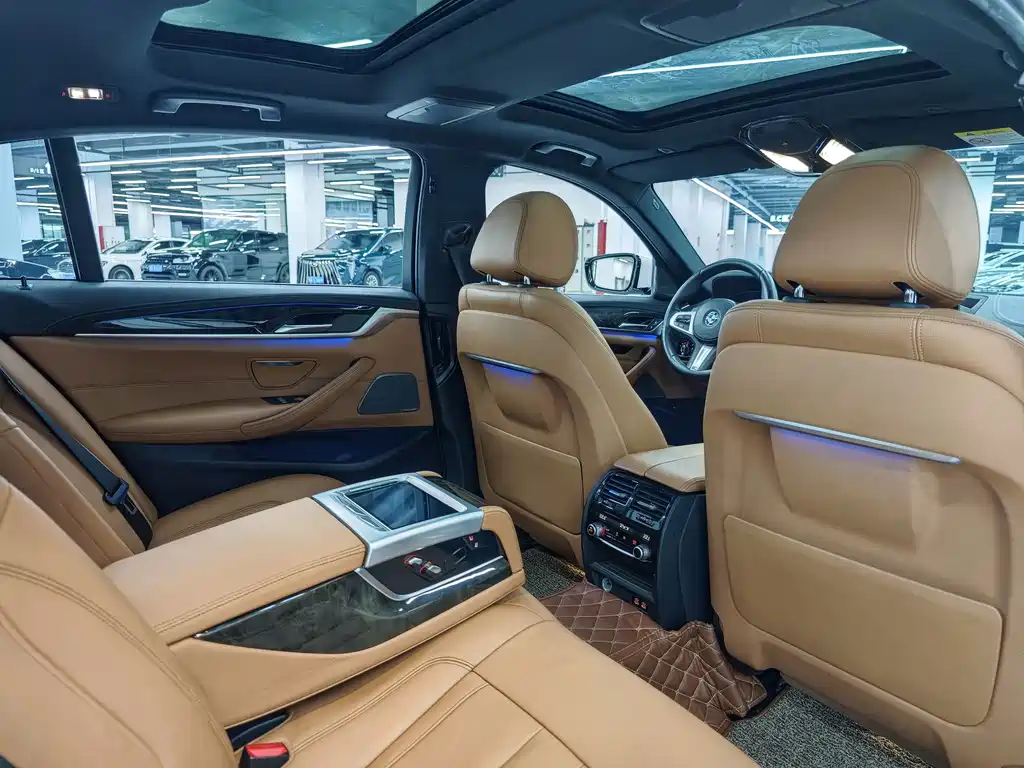 BMW 5 Series 2020 — фото 15