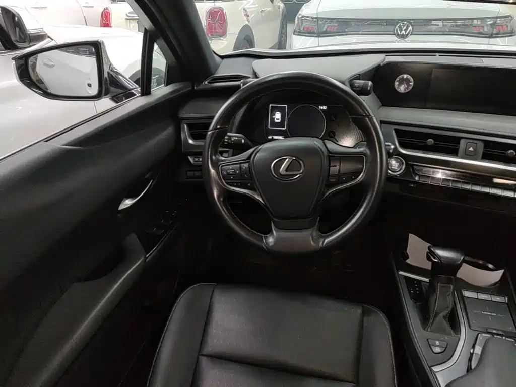 Lexus UX 2021 — фото 11