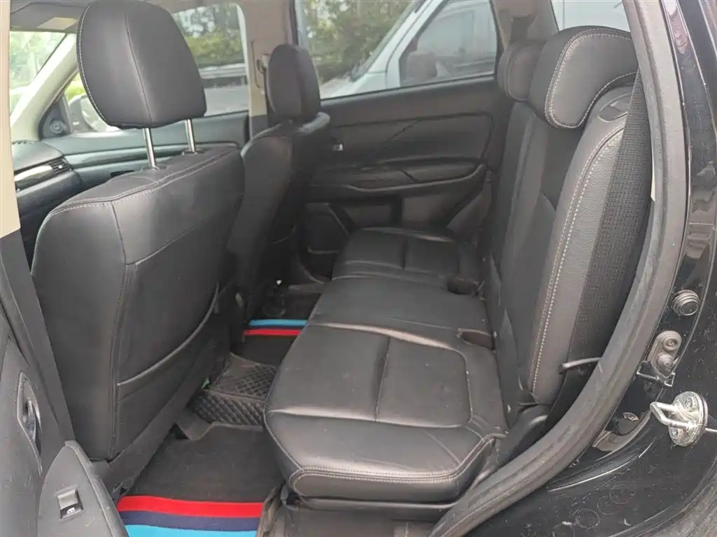 Mitsubishi Outlander 2018 — фото 13