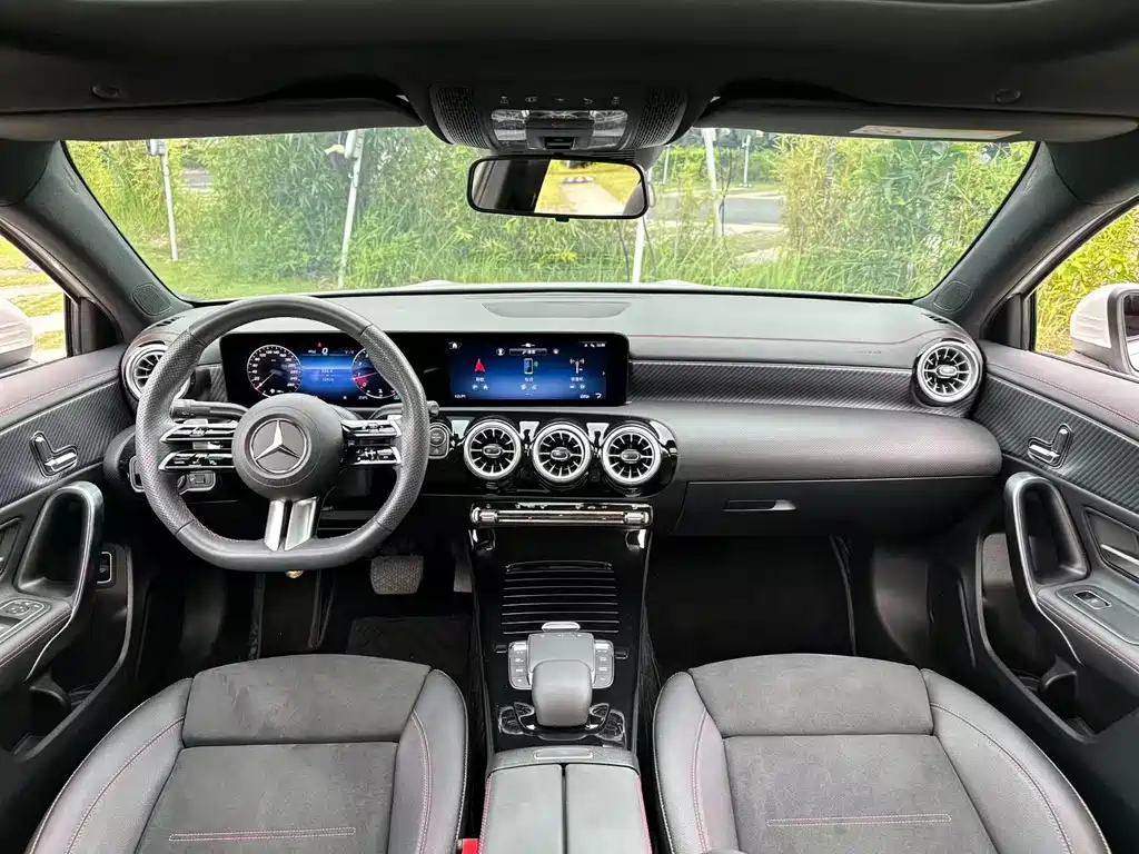 Mercedes-Benz A-Class 2024 — фото 11