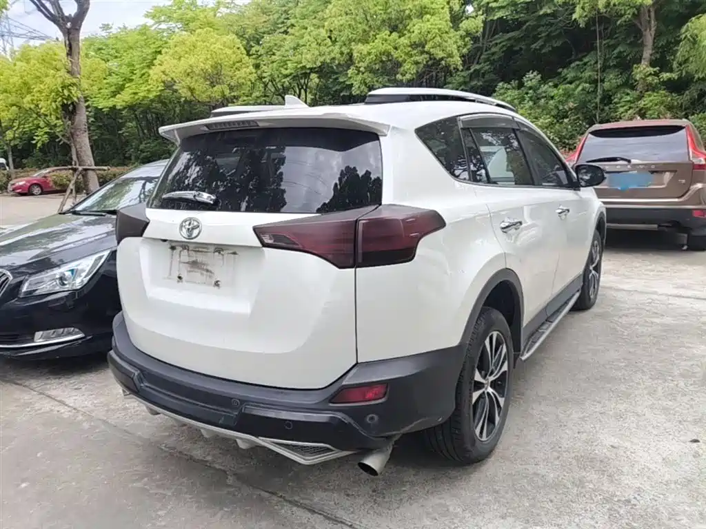 Toyota RAV4 2015 — фото 7