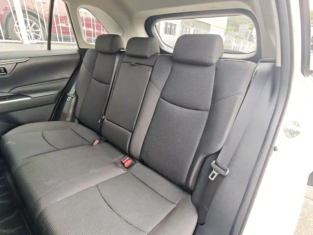 Toyota RAV4 2024 — фото 14