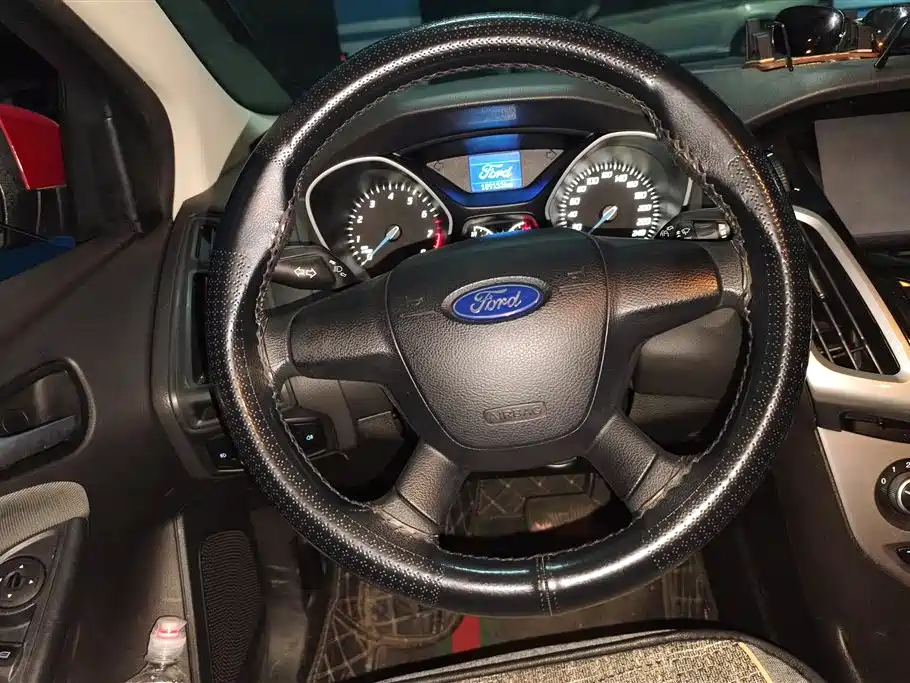 Ford Focus 2013 — фото 15