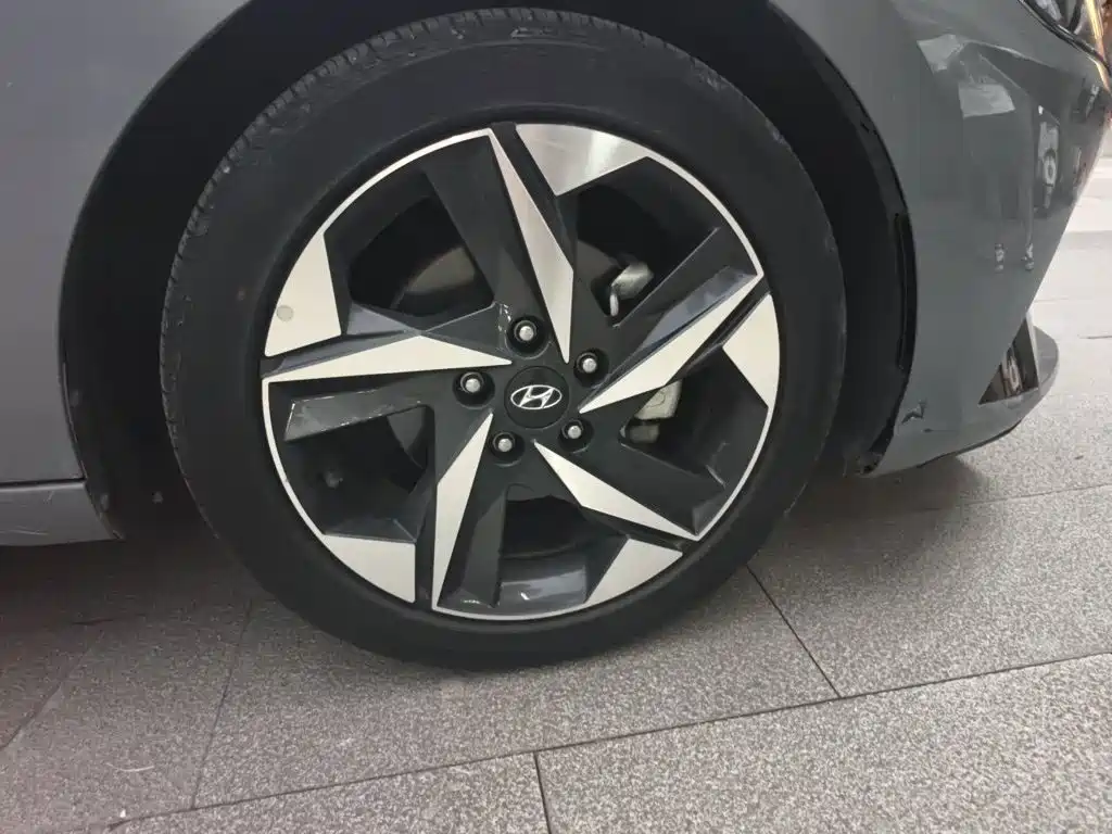 Hyundai Elantra 2022 — фото 24