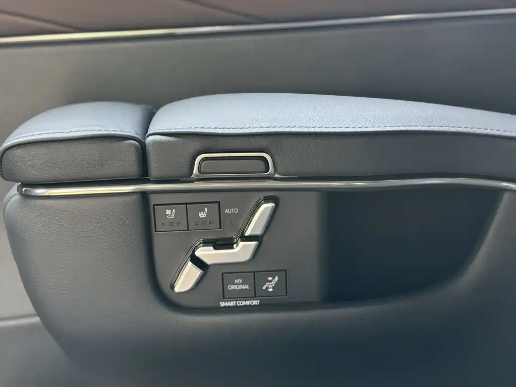 Toyota Alphard — фото 15