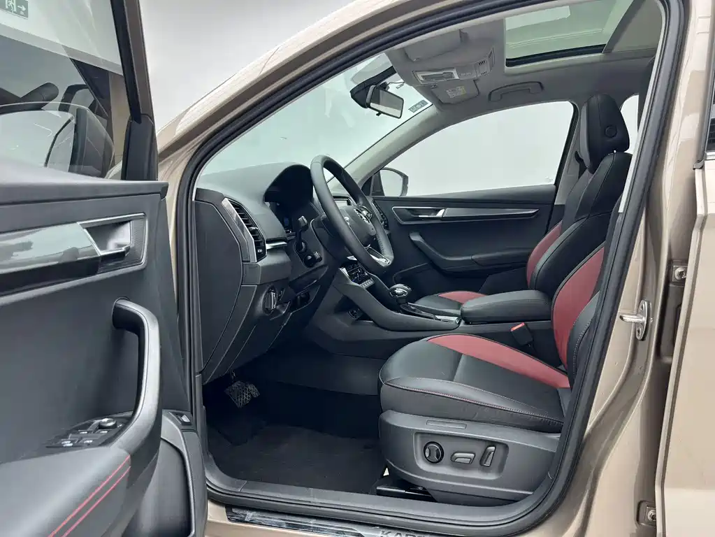 Skoda Karoq 2023 — фото 8