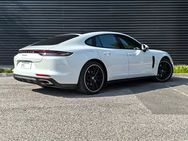 Porsche Panamera 2022