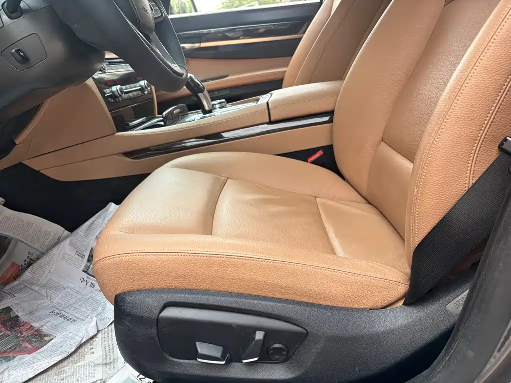 BMW 7 Series 2014 — фото 10