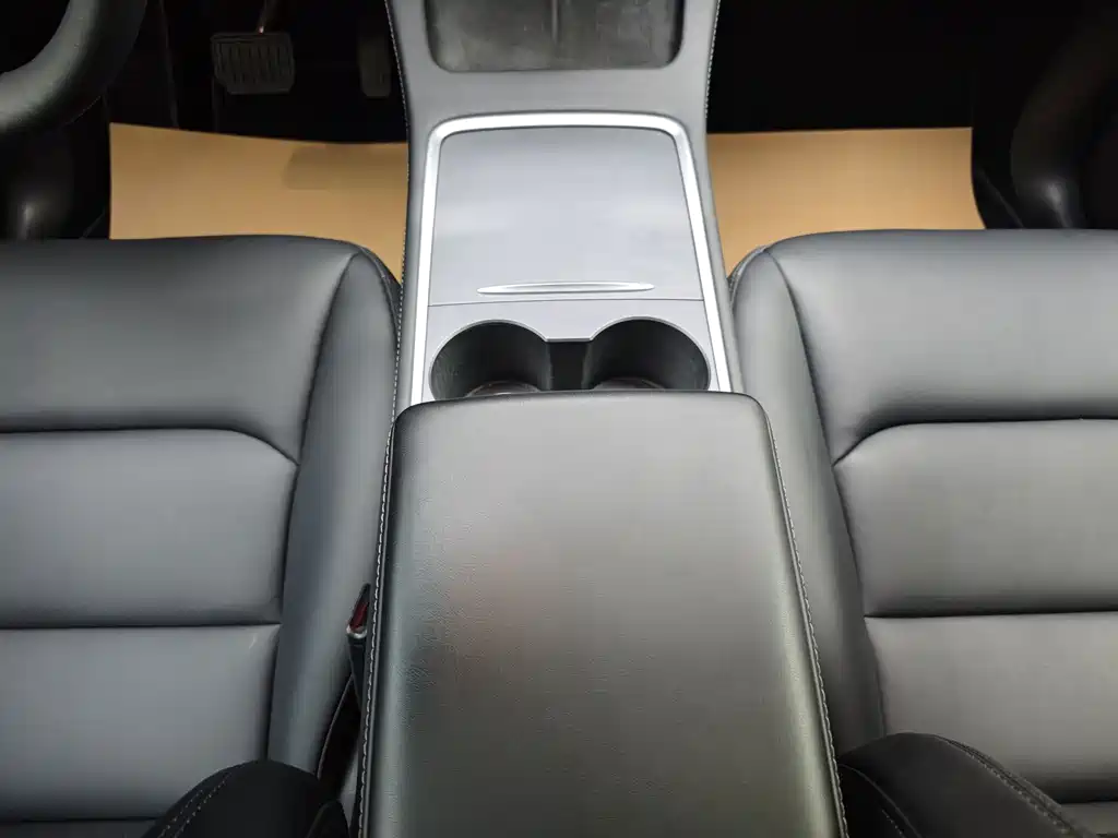 Tesla Model Y 2023 — фото 14