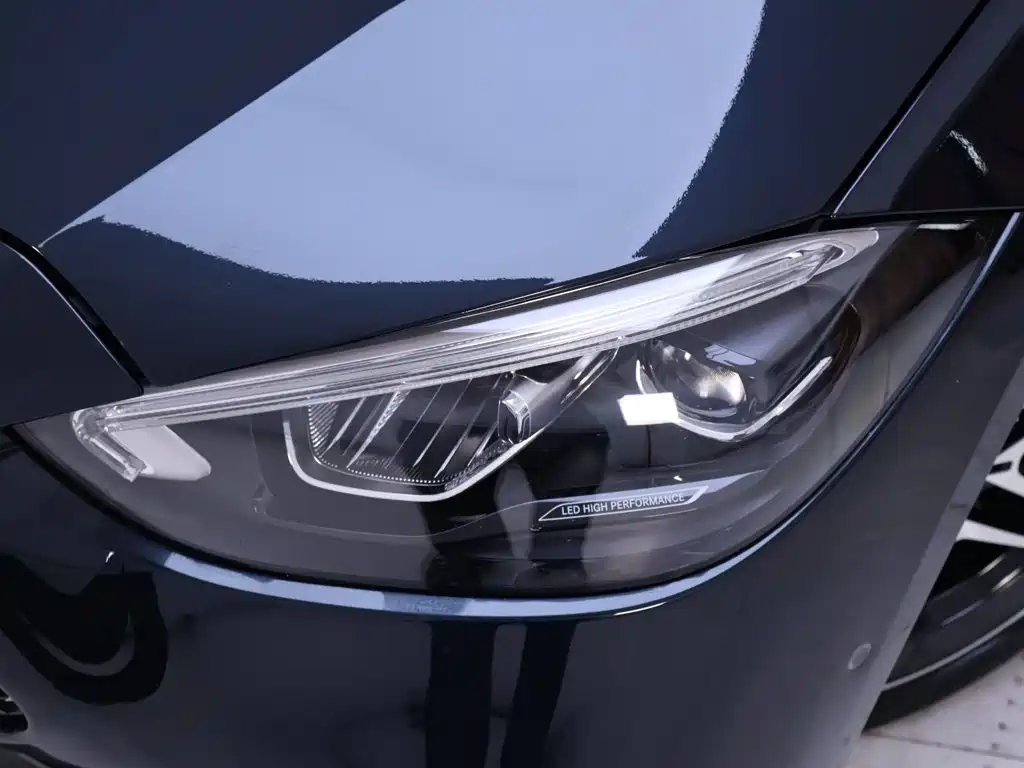 Mercedes-Benz C-Class 2024