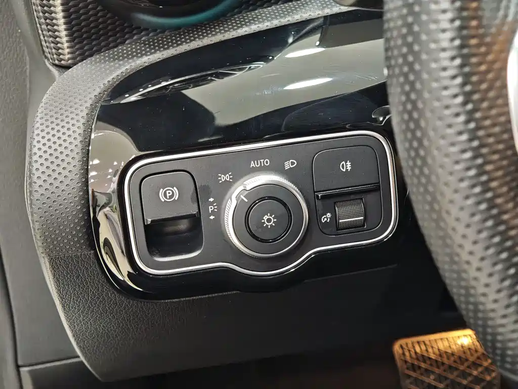 Mercedes-Benz A-Class 2023 — фото 16