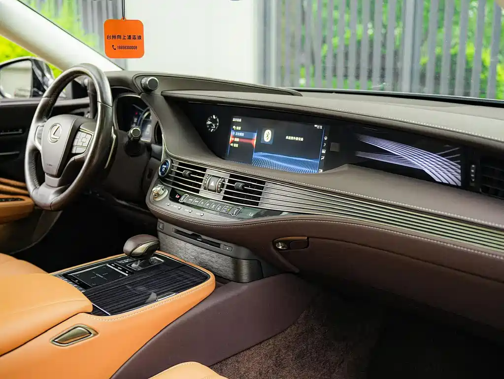 Lexus LS 2019 — фото 11