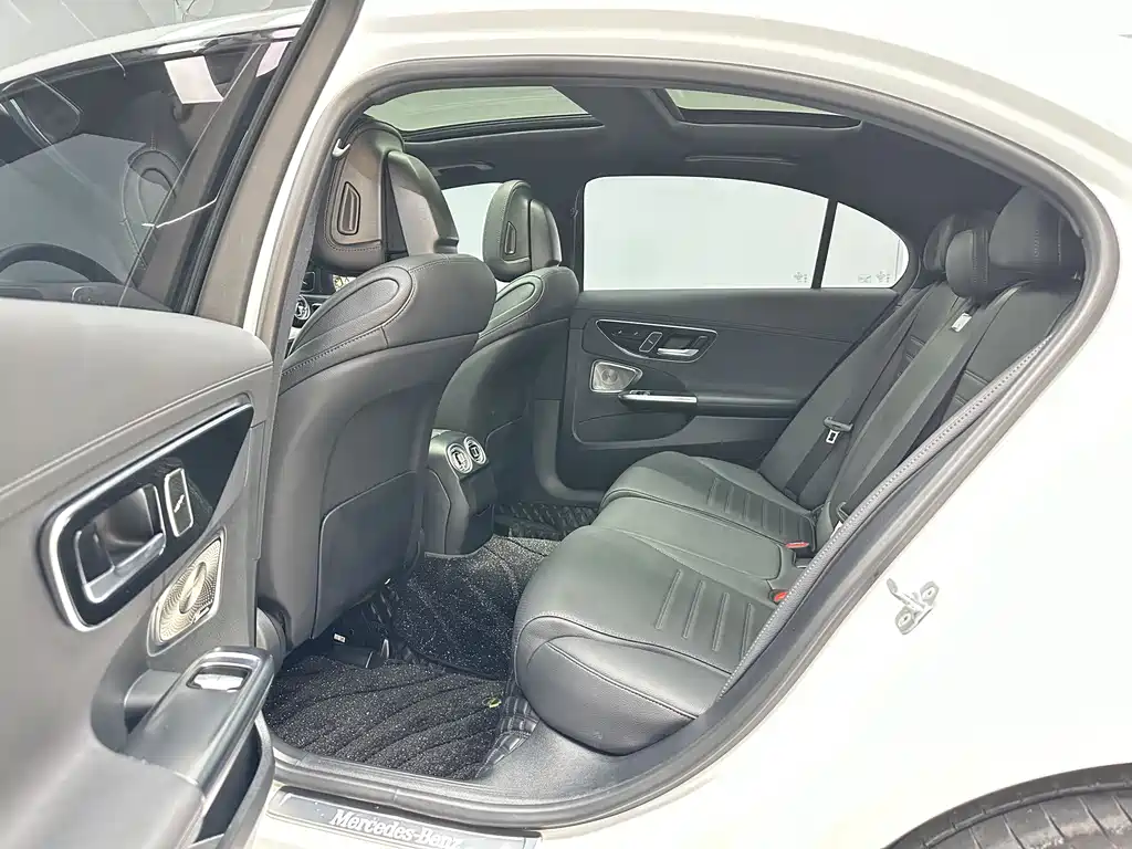 Mercedes-Benz C-Class 2024 — фото 13