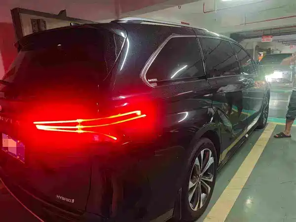 Toyota Granvia 2023