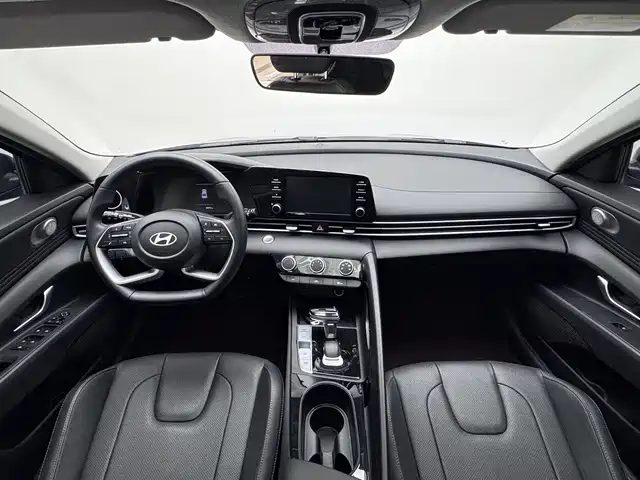Hyundai Elantra 2024