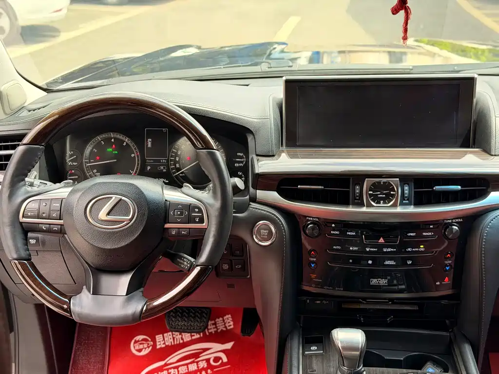 Lexus LX 2017 — фото 14