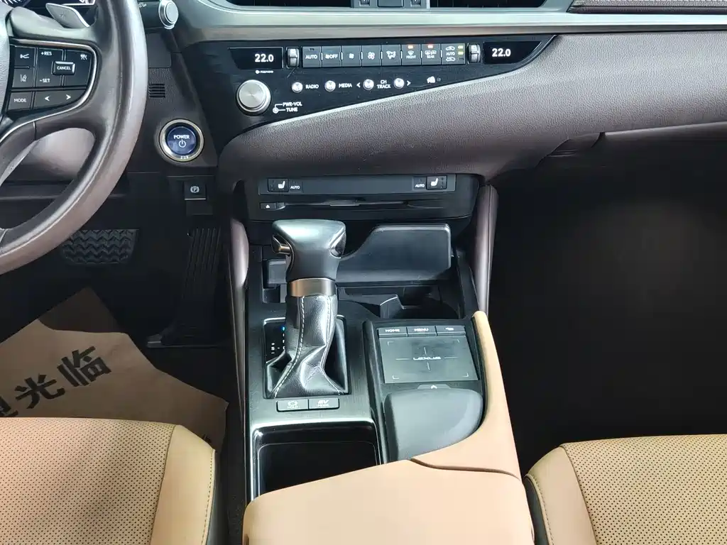 Lexus ES 2021 — фото 12