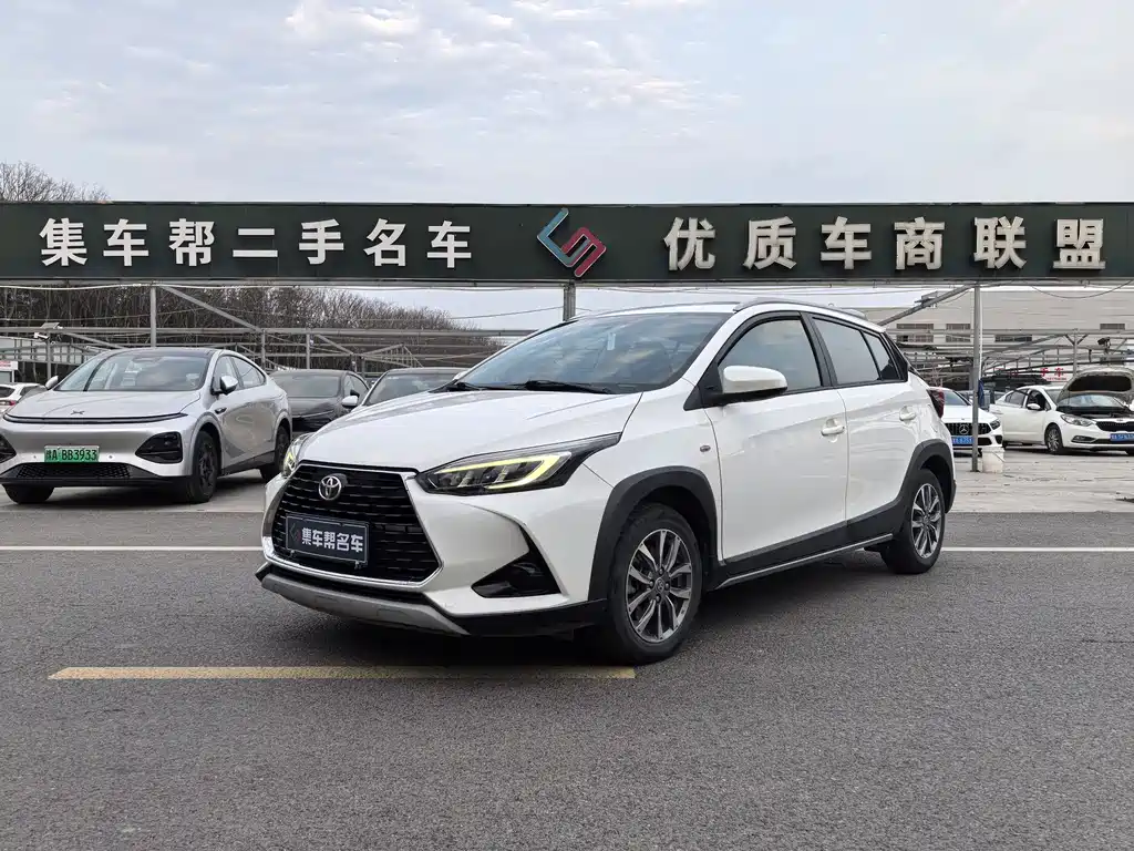 Toyota Yaris L 2021 — фото 1