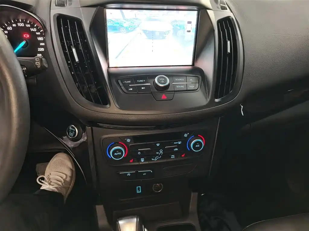 Ford Kuga 2018 — фото 13