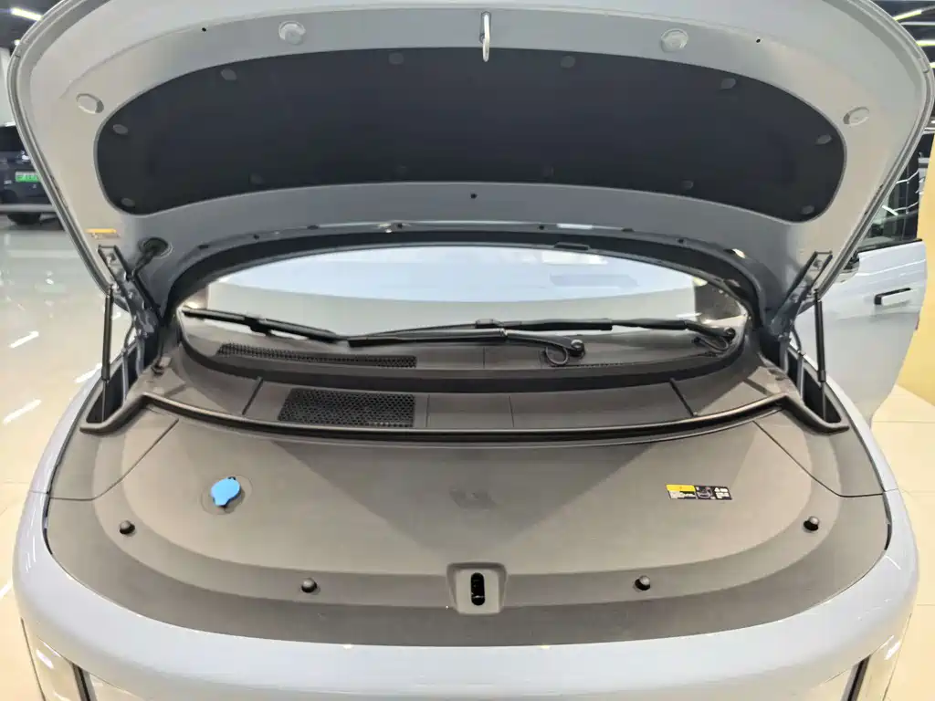 Li Auto i8 2025 — фото 13