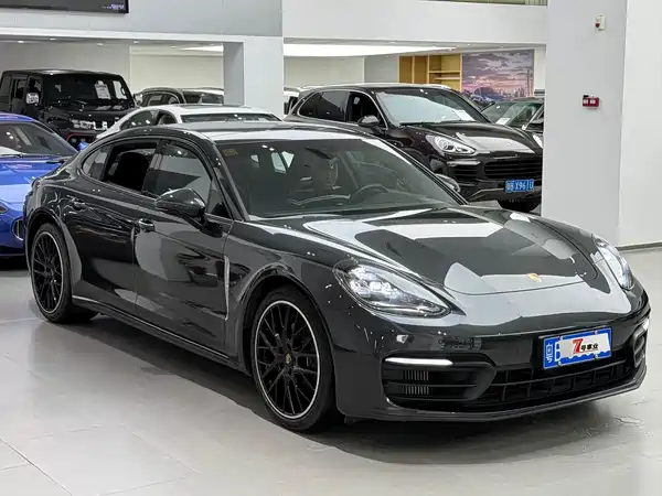 Porsche Panamera 2021