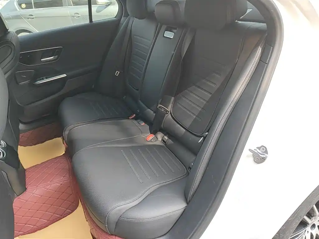 Mercedes-Benz C-Class 2023 — фото 17