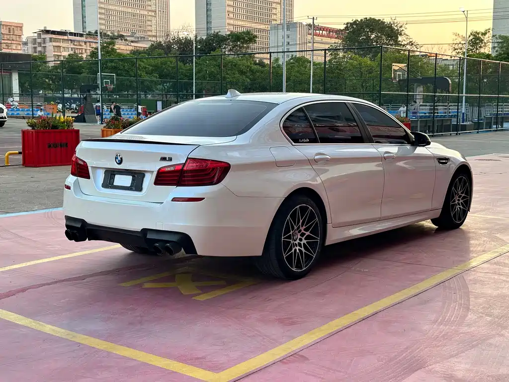 BMW 5 Series 2016 — фото 18