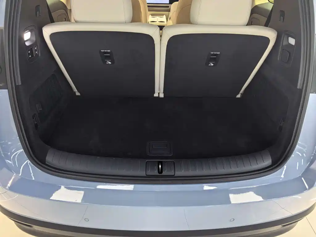 Li Auto i8 2025 — фото 11
